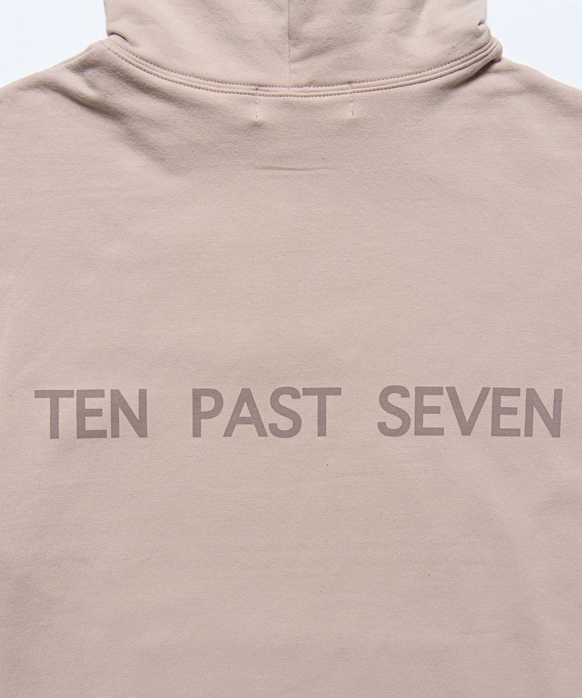 텐 패스트 세븐(TEN PAST SEVEN) 로고 후드티 - 베이지