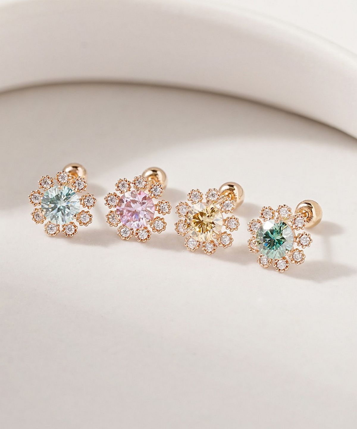 미니멀피어싱(MINIMALPIERCING) 14K 모이사나이트 다이아 컬러 데이지 피어싱 귀걸이