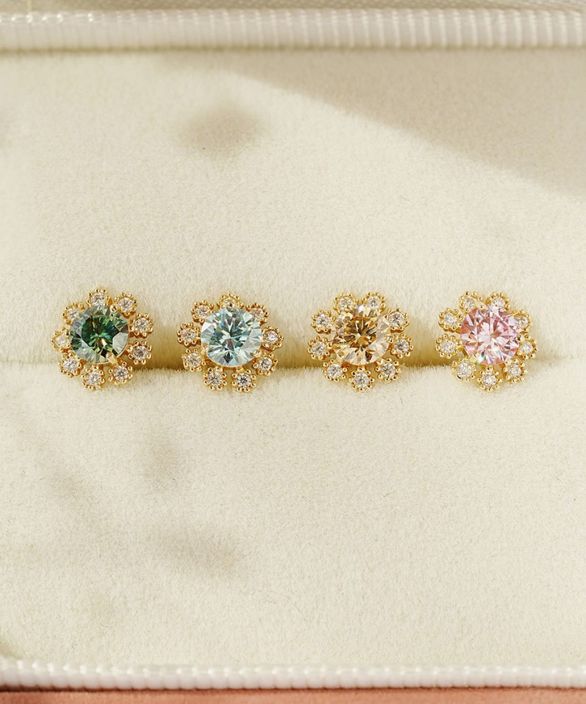 미니멀피어싱(MINIMALPIERCING) 14K 모이사나이트 다이아 컬러 데이지 피어싱 귀걸이