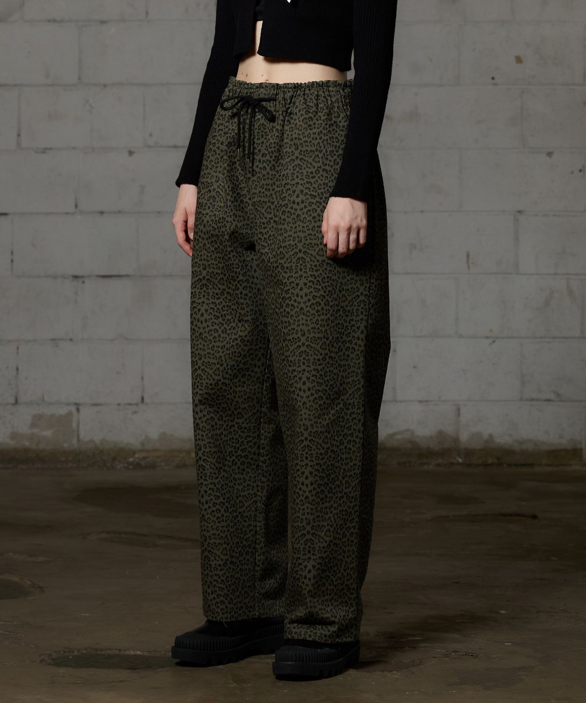아리킴(ARIKIM) LEOPARD WIDE PANTS - KHAKI