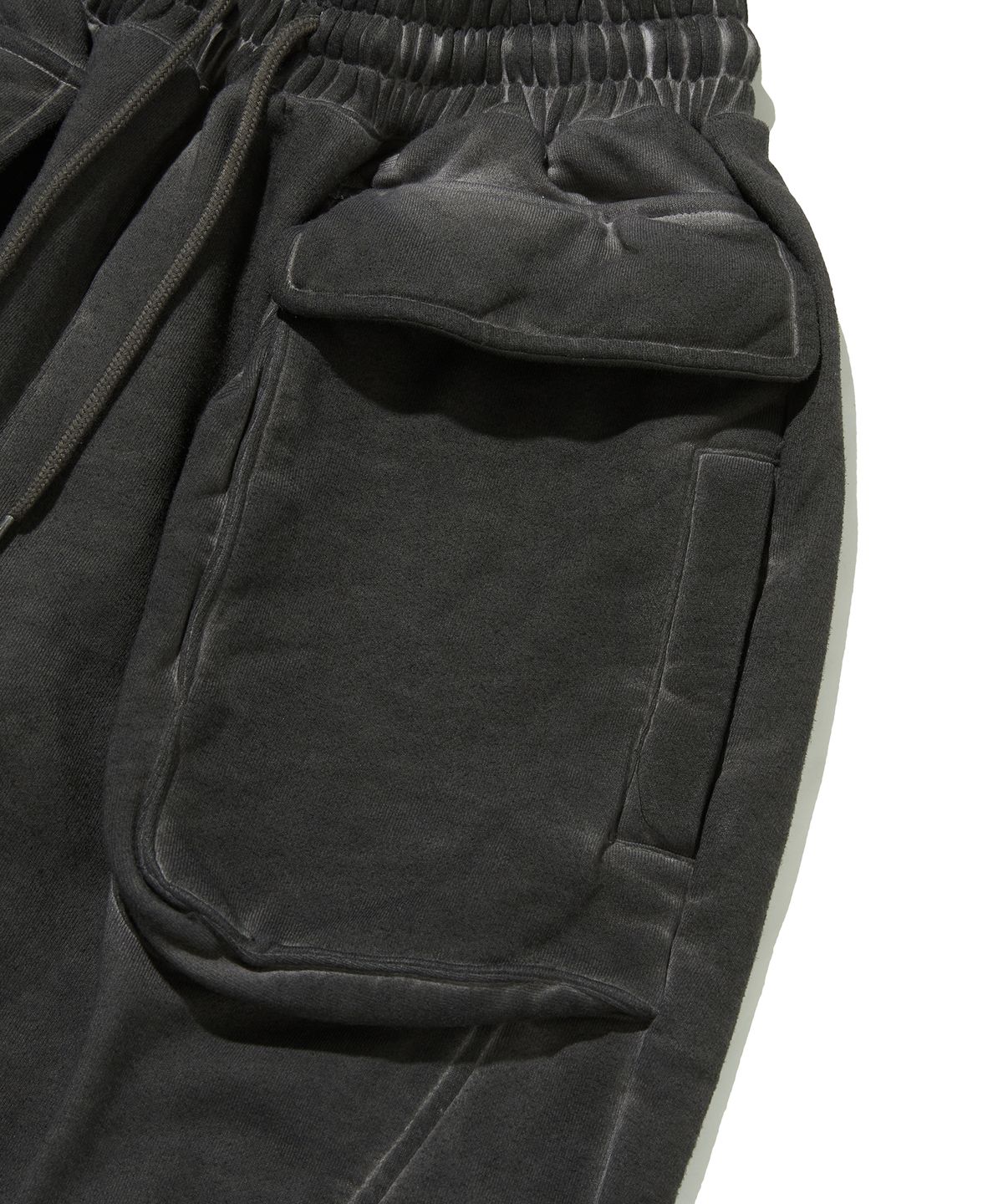 스웨이드(SUADE) CUT OUT SWEAT PANTS [BLACK]