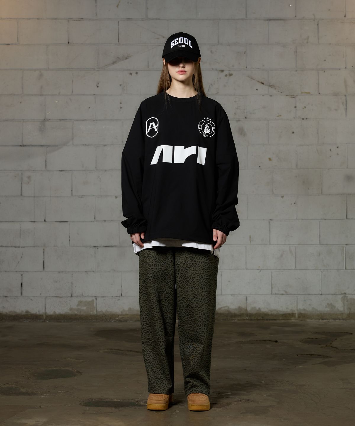 아리킴(ARIKIM) ARI LONG SLEEVE JERSEY T-SHIRT / BLACK
