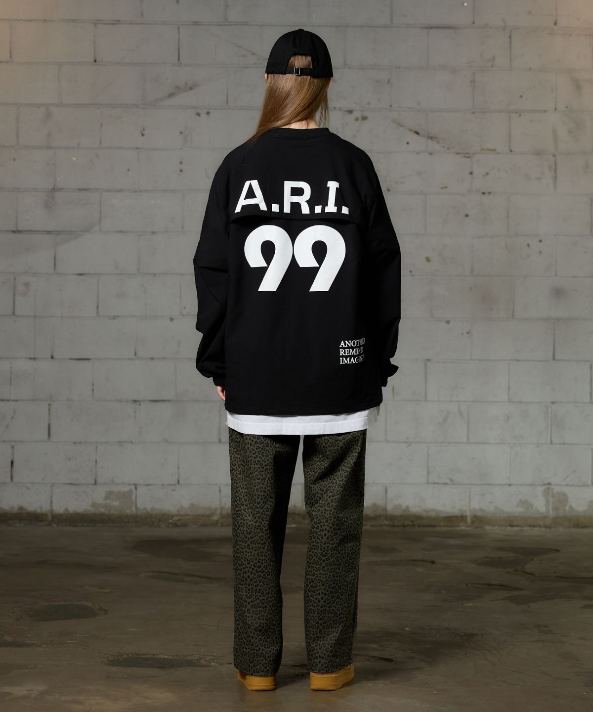 아리킴(ARIKIM) ARI LONG SLEEVE JERSEY T-SHIRT / BLACK