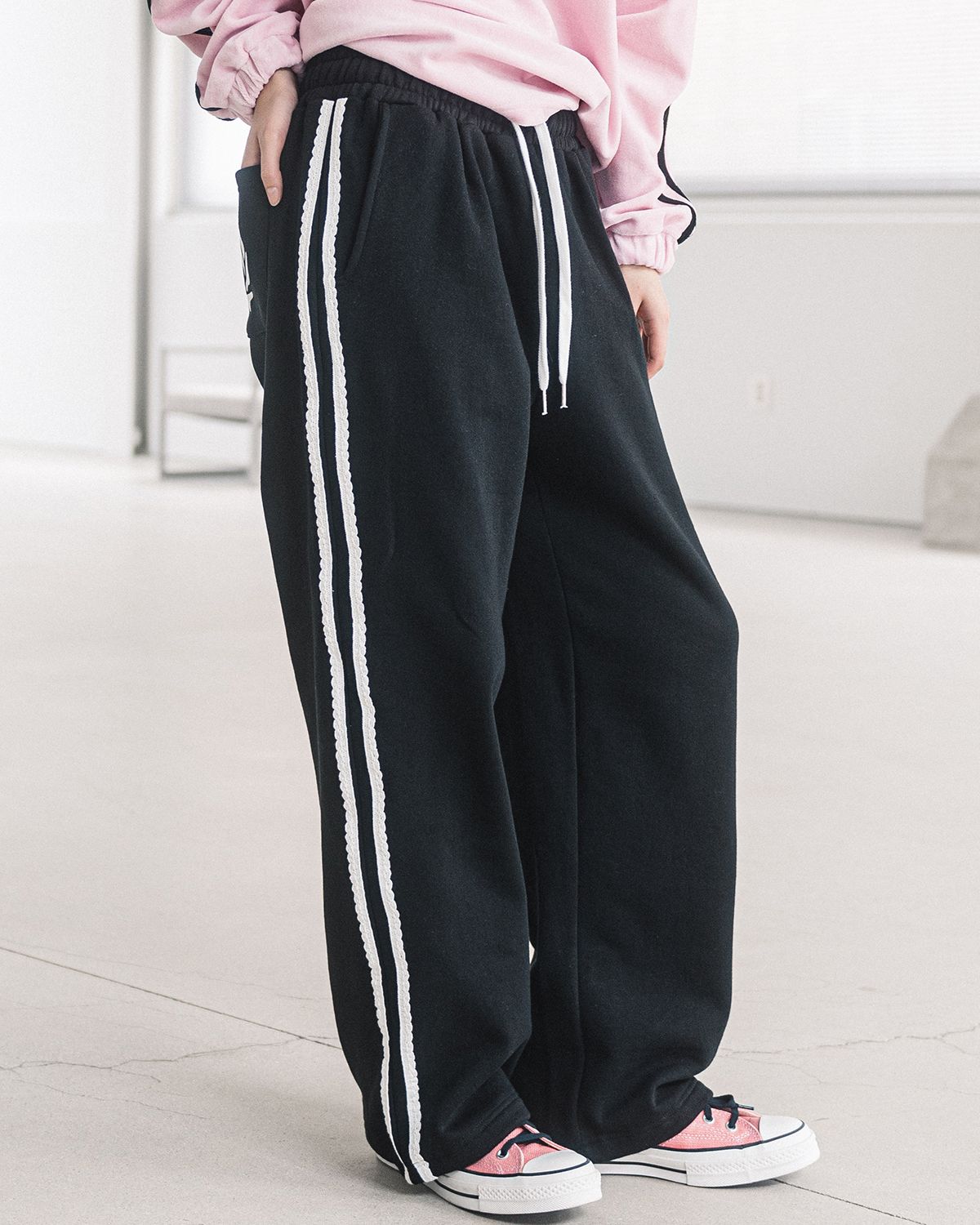 해비즘(HAVISM) OVERSIZE 2-WAY LACE SWEATPANTS(BLACK)