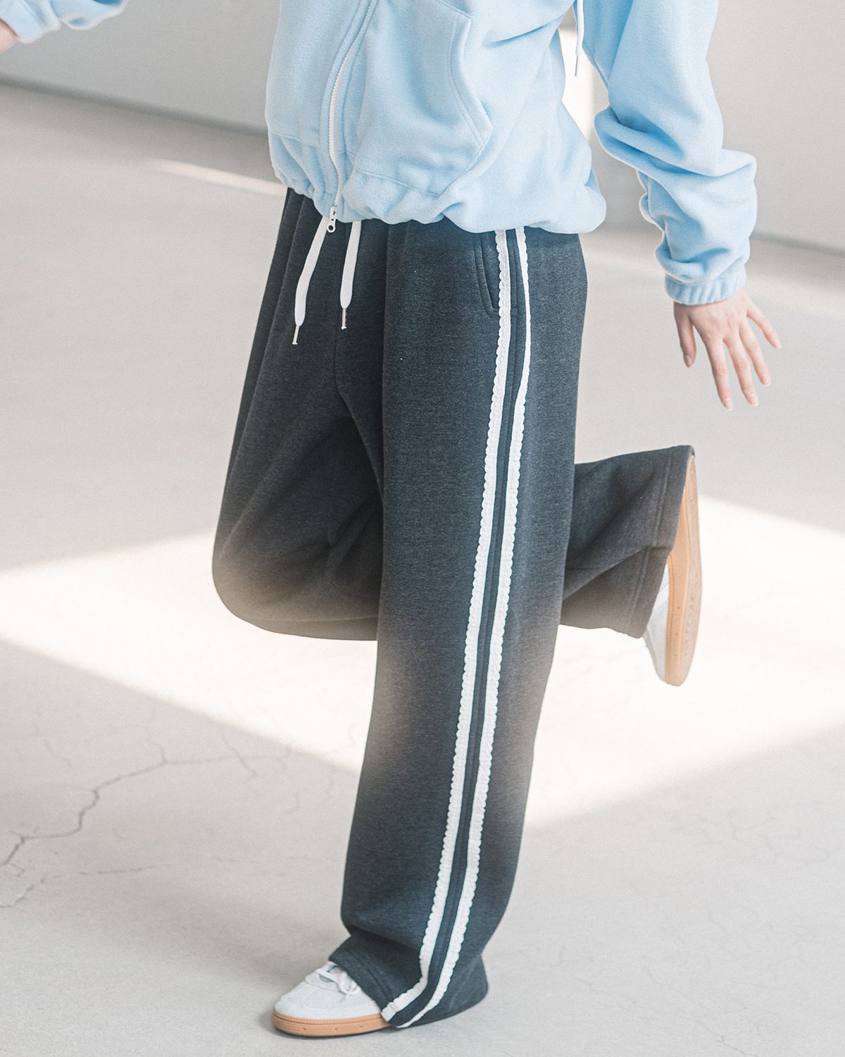 해비즘(HAVISM) OVERSIZE 2-WAY LACE SWEATPANTS(MELANGE CHARCOAL)