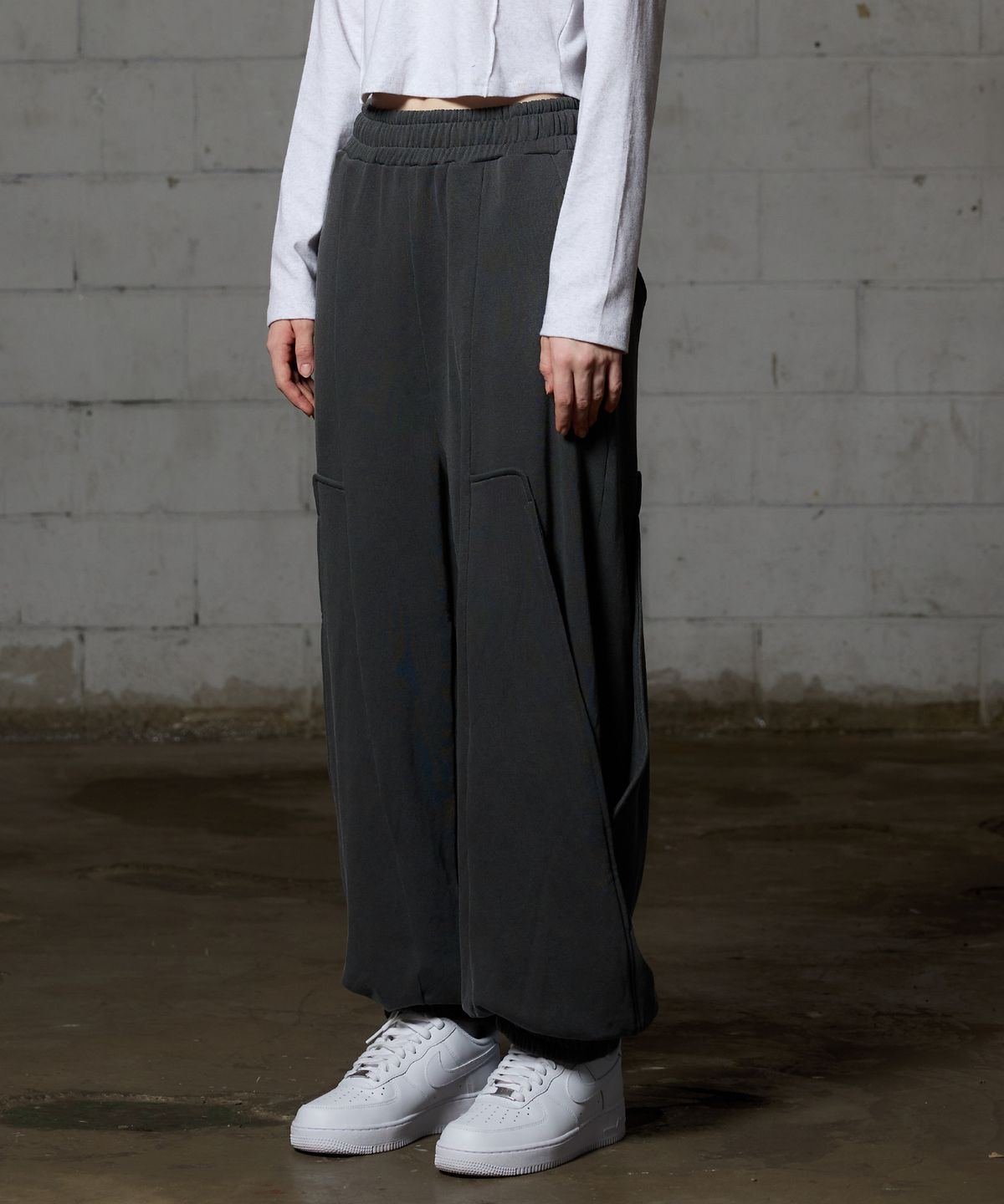 아리킴(ARIKIM) KYOYA SWEAT PANTS / CHARCOAL