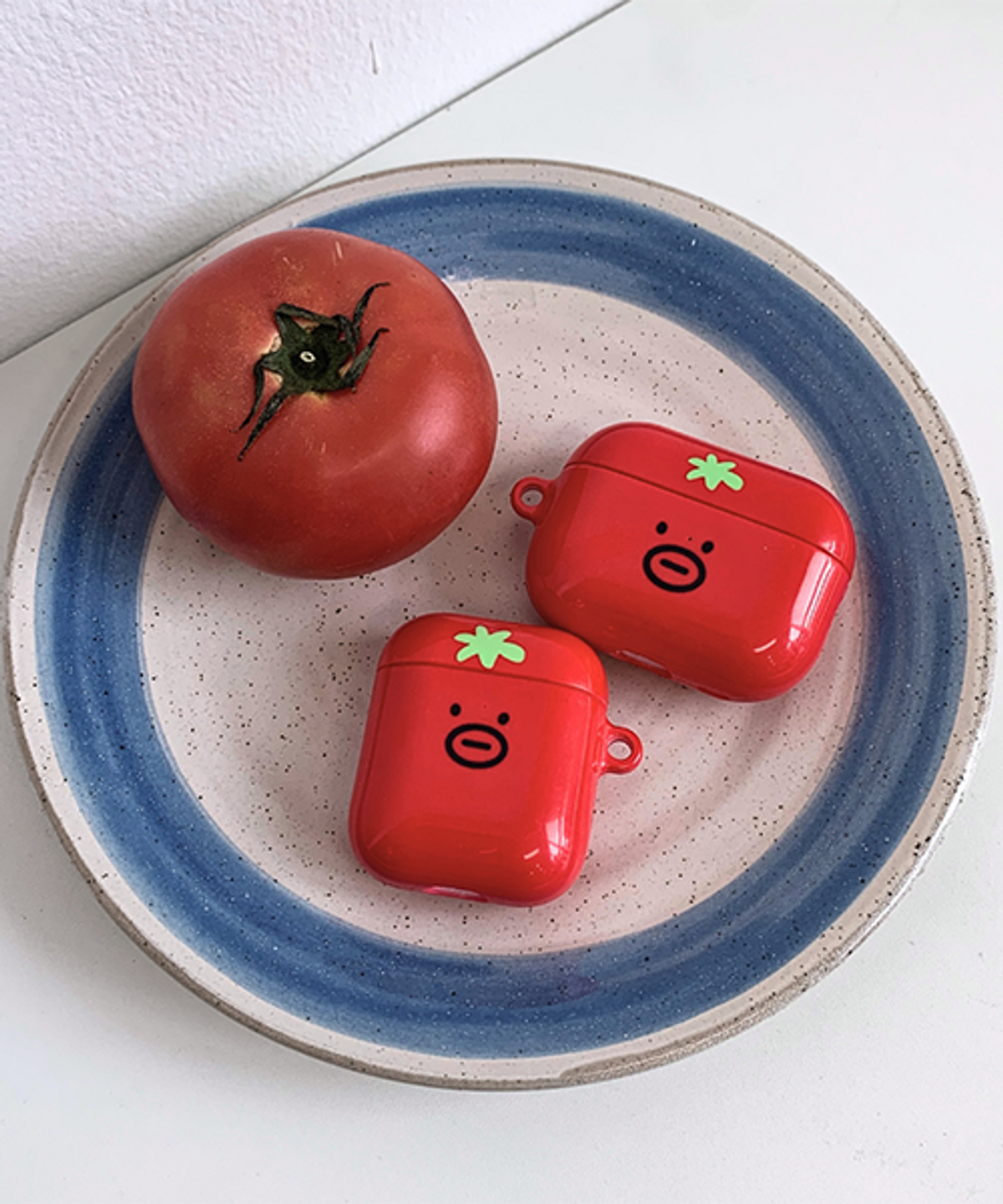 몽댕(MONGDAENG) Red Tomathew magsafe card case 웅이 아버지 토매튜 맥세이프 카드지갑