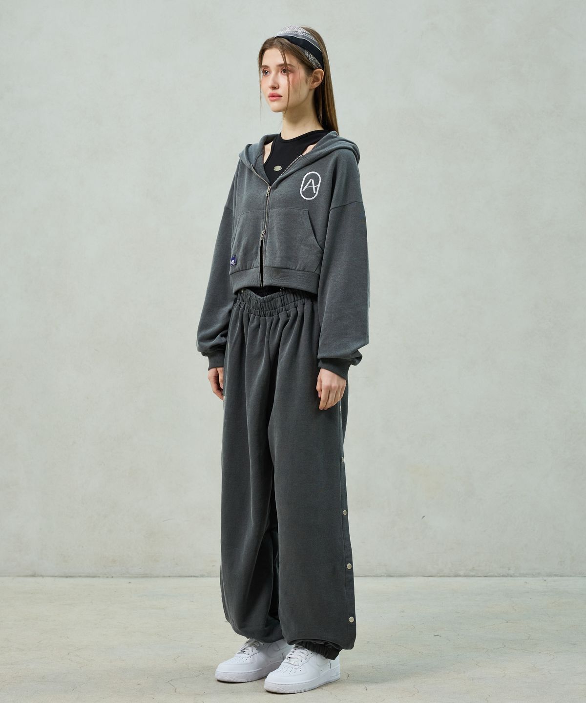 아리킴(ARIKIM) PITA SNAP OFF SWEAT PANTS / CHARCOAL