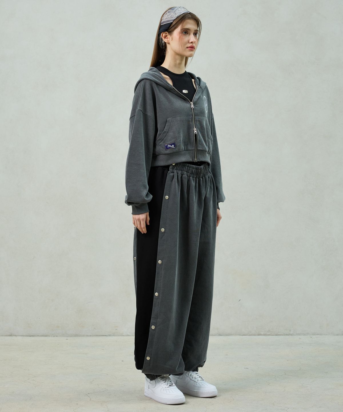 아리킴(ARIKIM) PITA SNAP OFF SWEAT PANTS / CHARCOAL