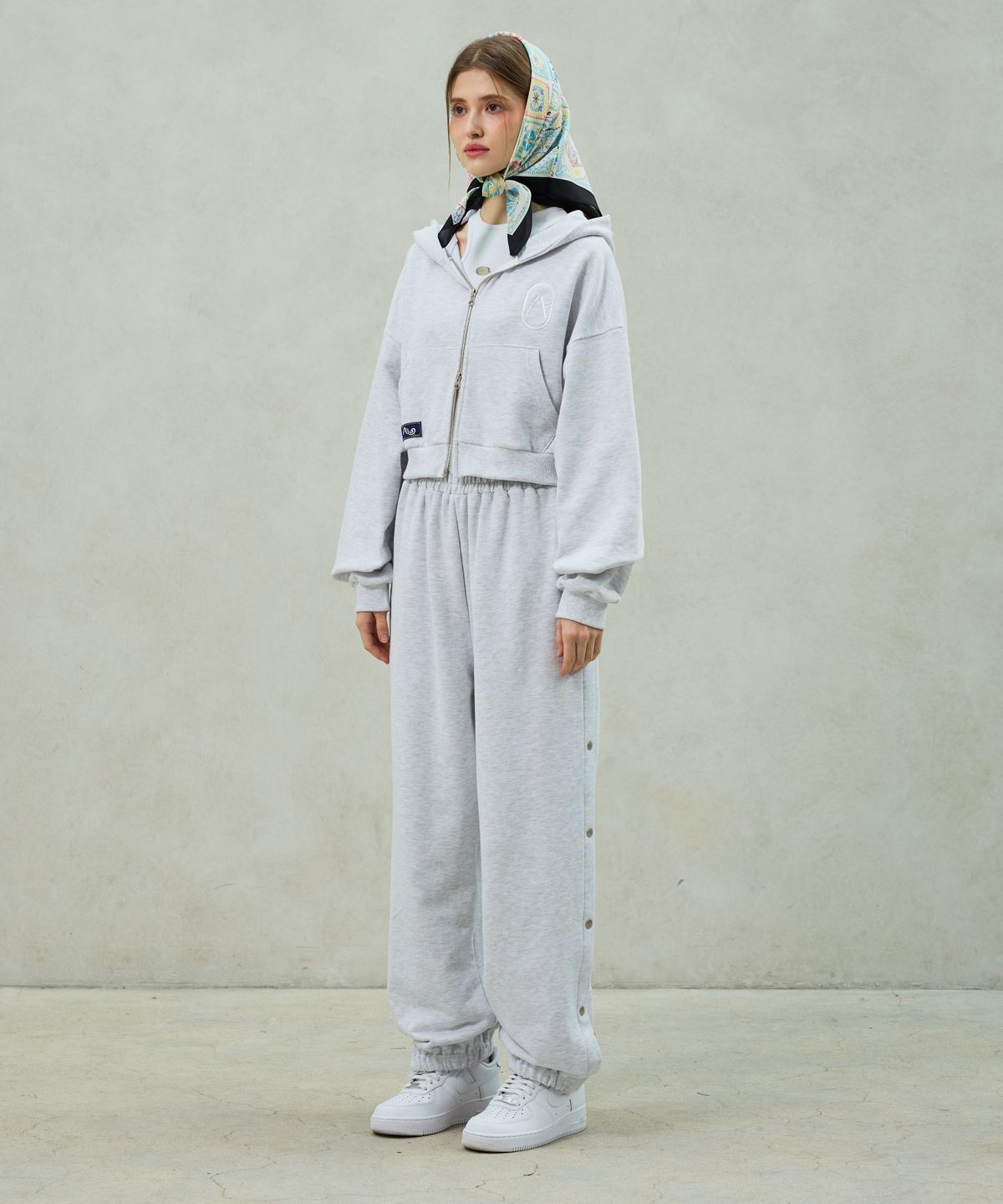 아리킴(ARIKIM) PITA SNAP OFF SWEAT PANTS / WHITE-MELANGE