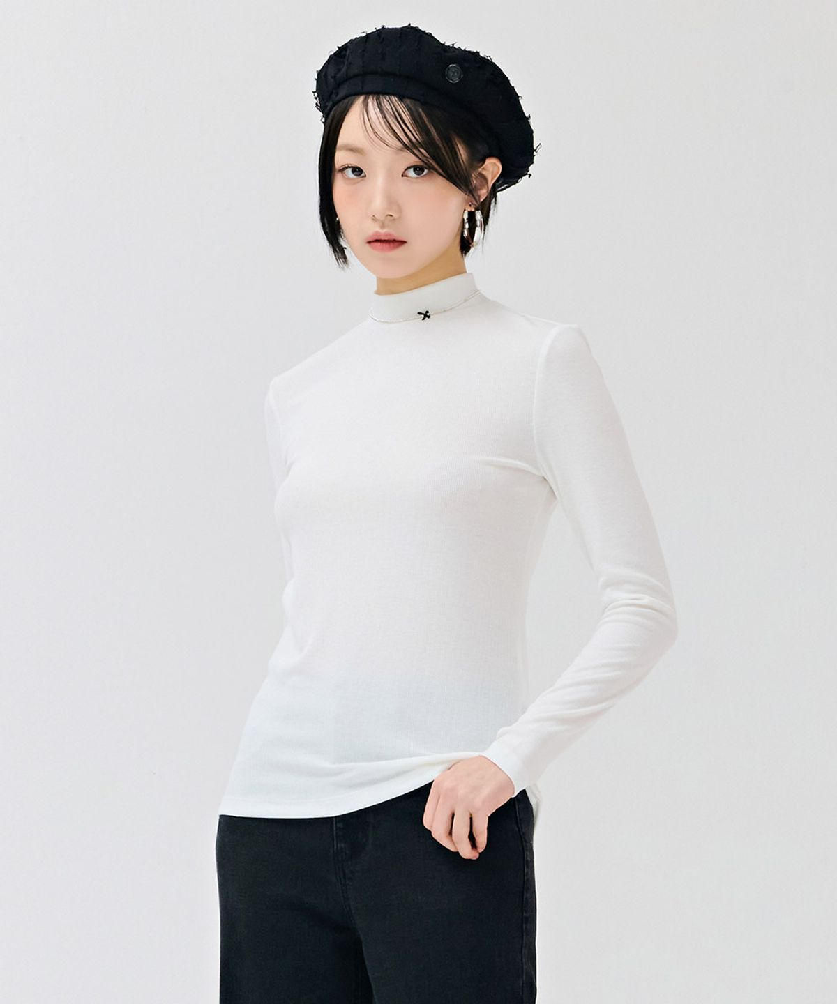 체이스컬트(CHASECULT) 여성 베이직 반넥 티셔츠-화이트