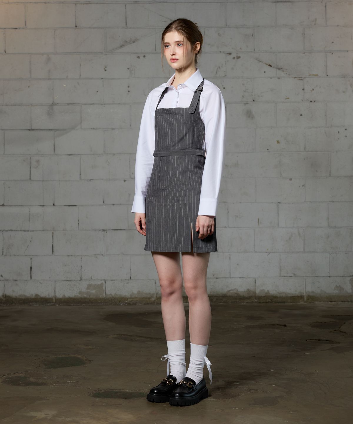 아리킴(ARIKIM) MEOW BUCKLE MINI DRESS / GRAY