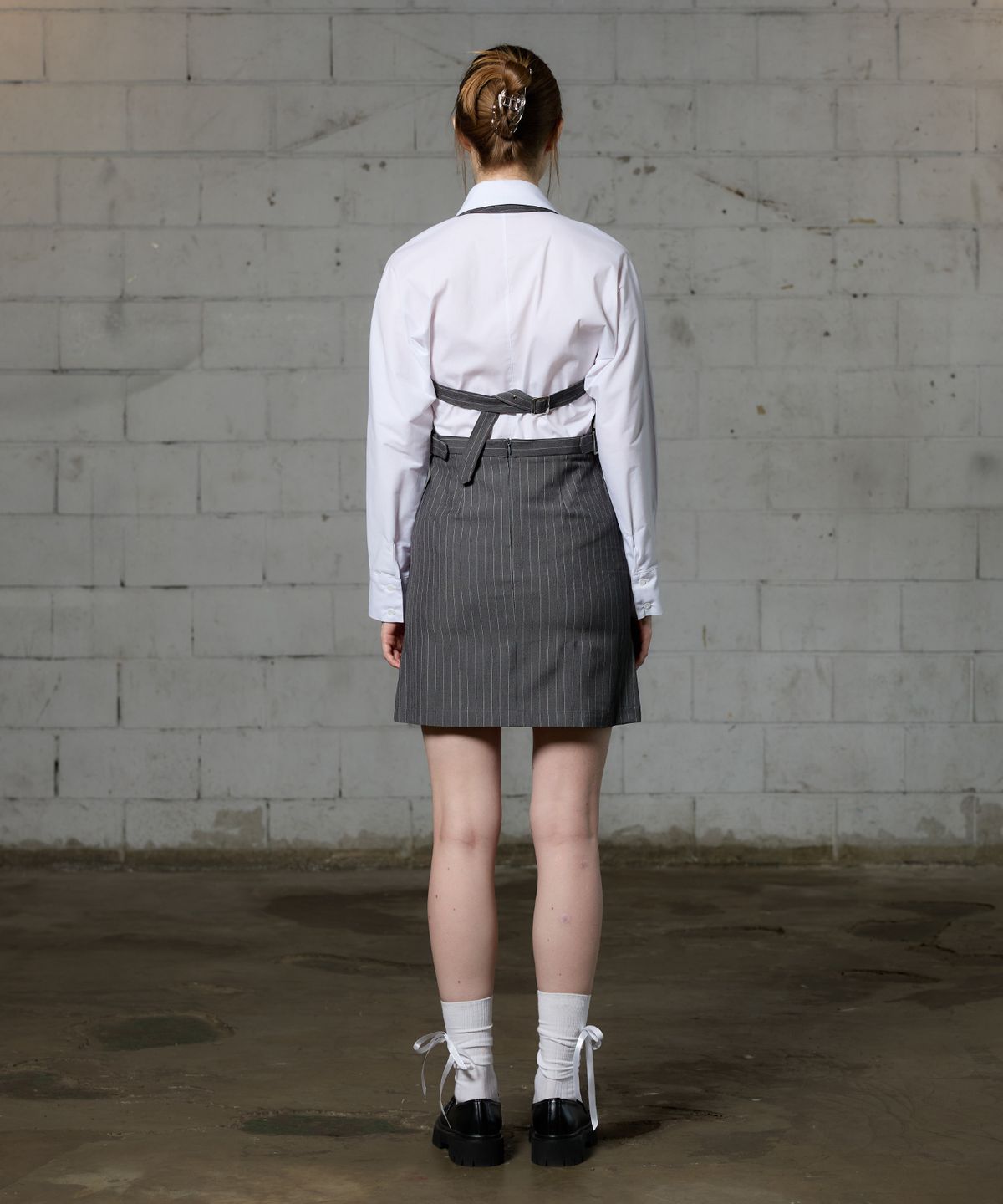 아리킴(ARIKIM) MEOW BUCKLE MINI DRESS / GRAY