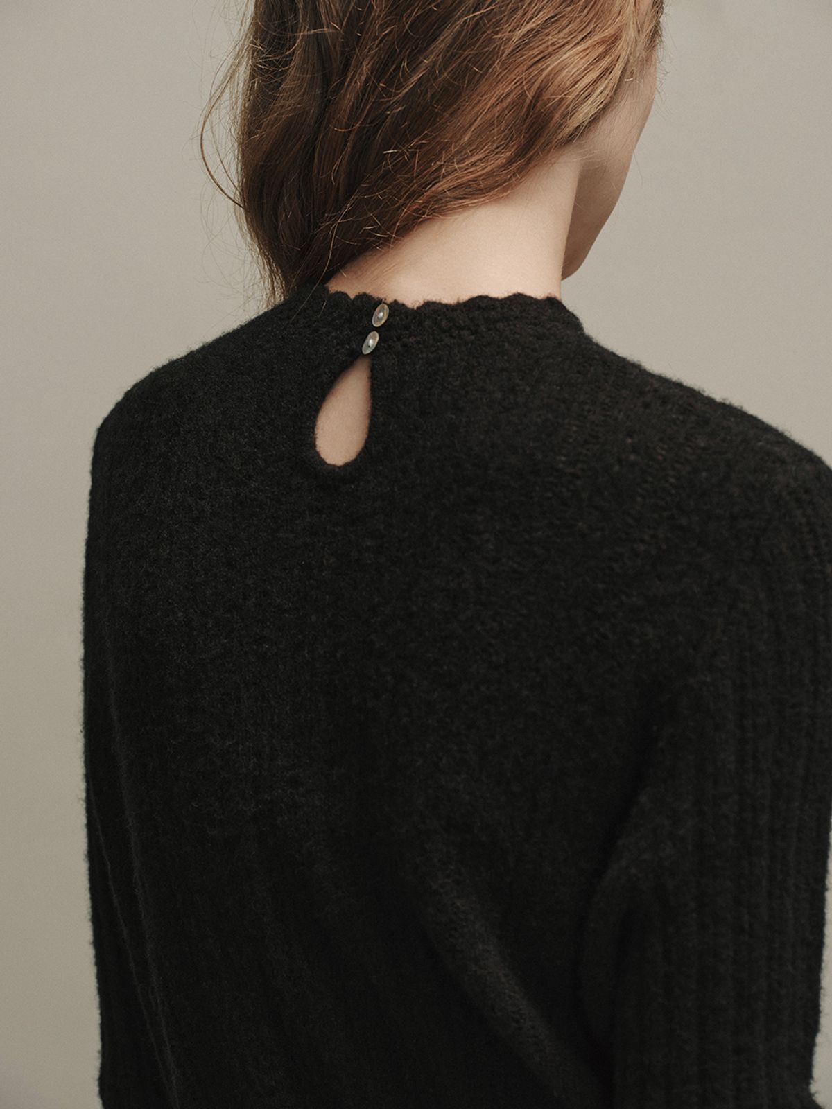 르니나(LENINA) BETH woolen wave neck knit_BLACK