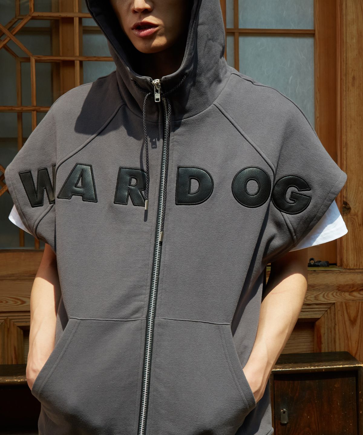 워독(WARDOG) 피카부 민소매 집업 후디 차콜