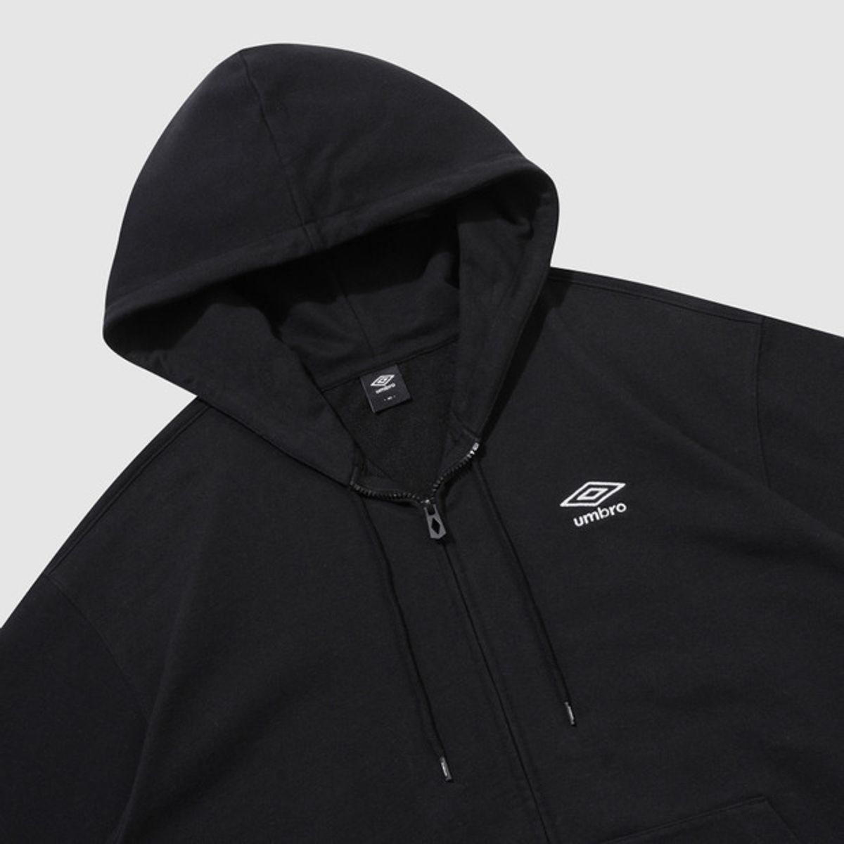 엄브로(UMBRO) 에센셜 후드 집업 블랙 UR123CFT19