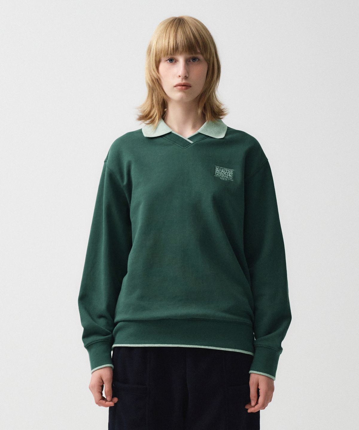 마리떼 스포츠(MARITHÉ SPORT) MOUVEMENT V-NECK COLLARED SWEATSHIRT dark teal