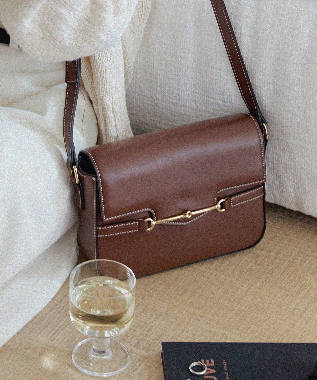 오브히(OVHEE) 헤리 크로스백 Harri Cross Bag_Brown