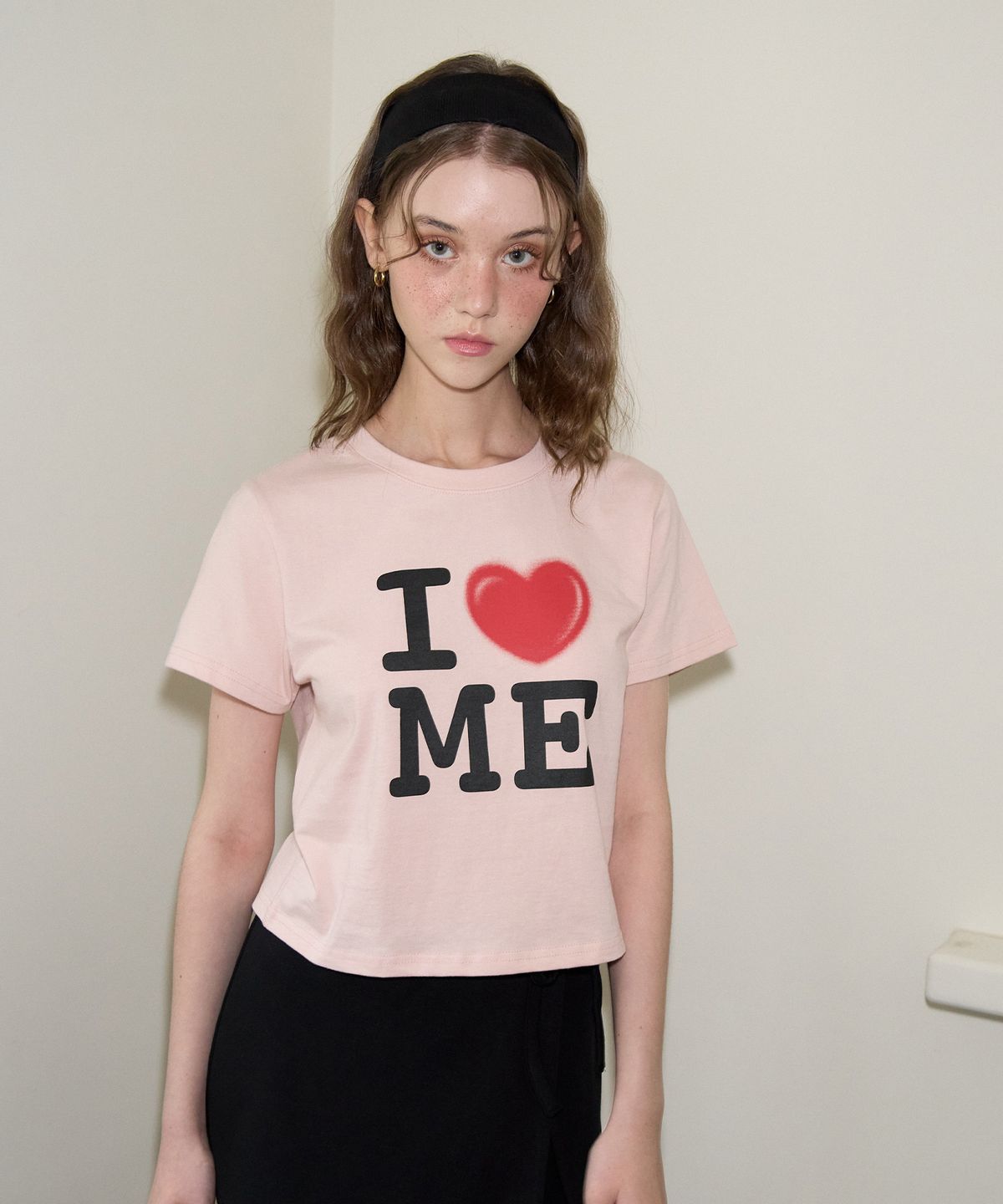 살롱 드 욘(SALON DE YOHN) I Love Me Crop T_ Pink