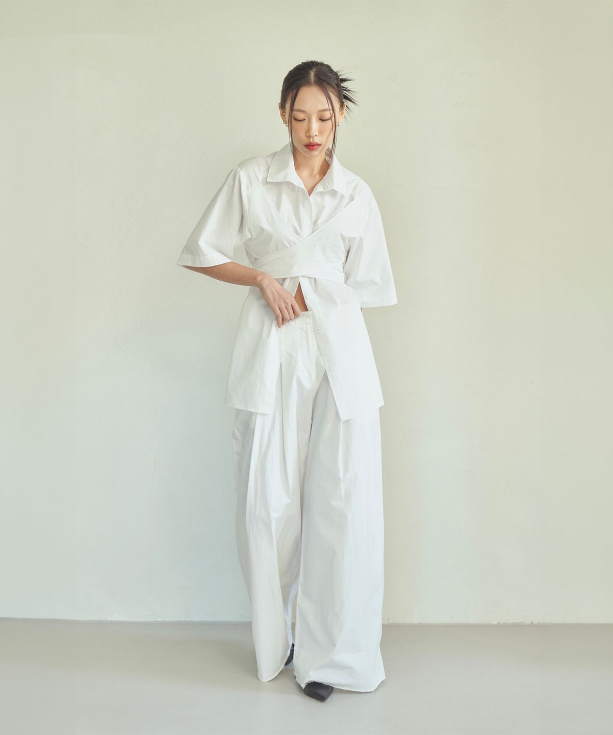 레디(RED.2) 투 핀턱 와이드 팬츠 화이트
