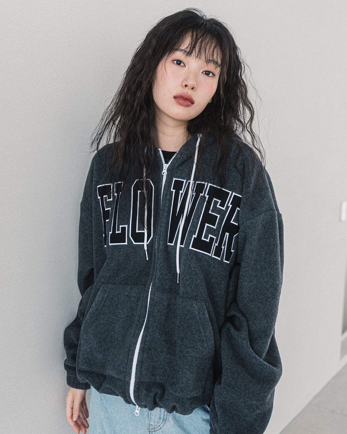 ぷぅ MUSINSA公式 | HAVISM FLOWER FLEECE ZIP UP HOOD(CHARCOAL)