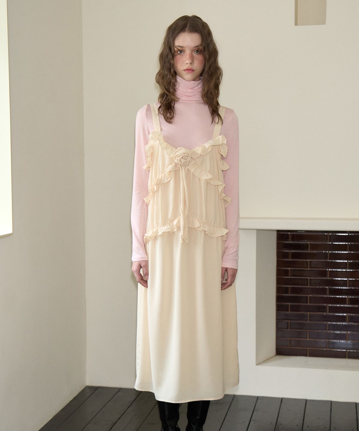 살롱 드 욘(SALON DE YOHN) Corsage Point Ruffle Sleeveless Dress_ Ivory