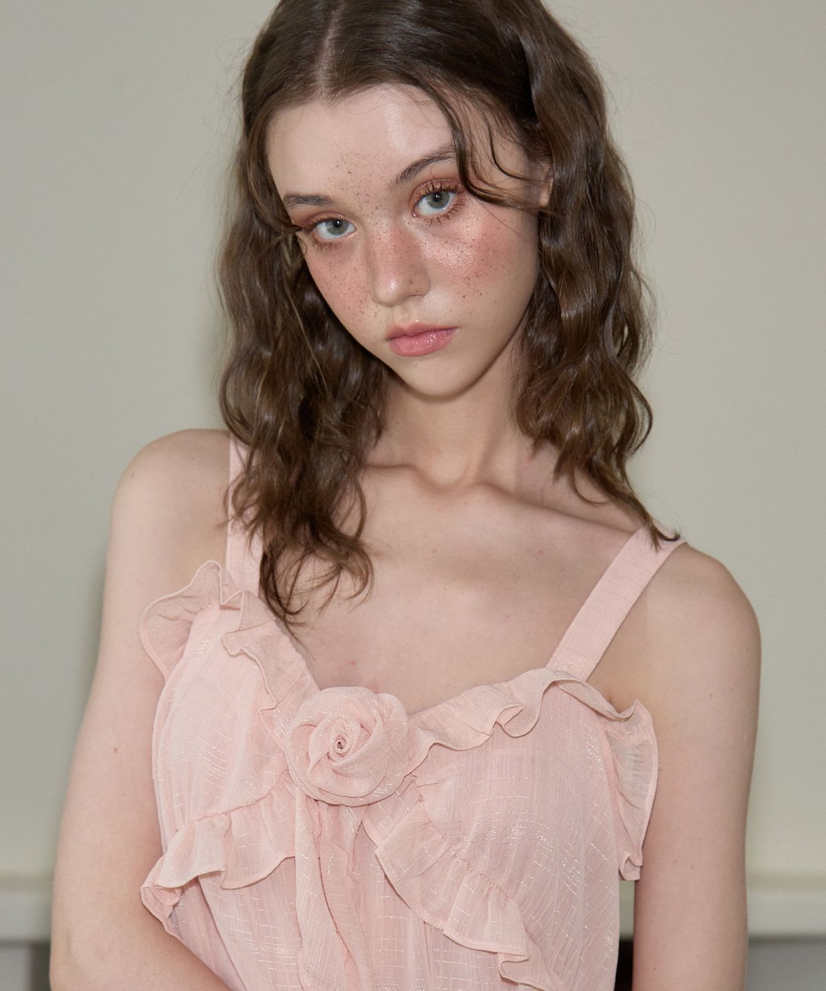살롱 드 욘(SALON DE YOHN) Corsage Point Ruffle Sleeveless Dress_ Pink