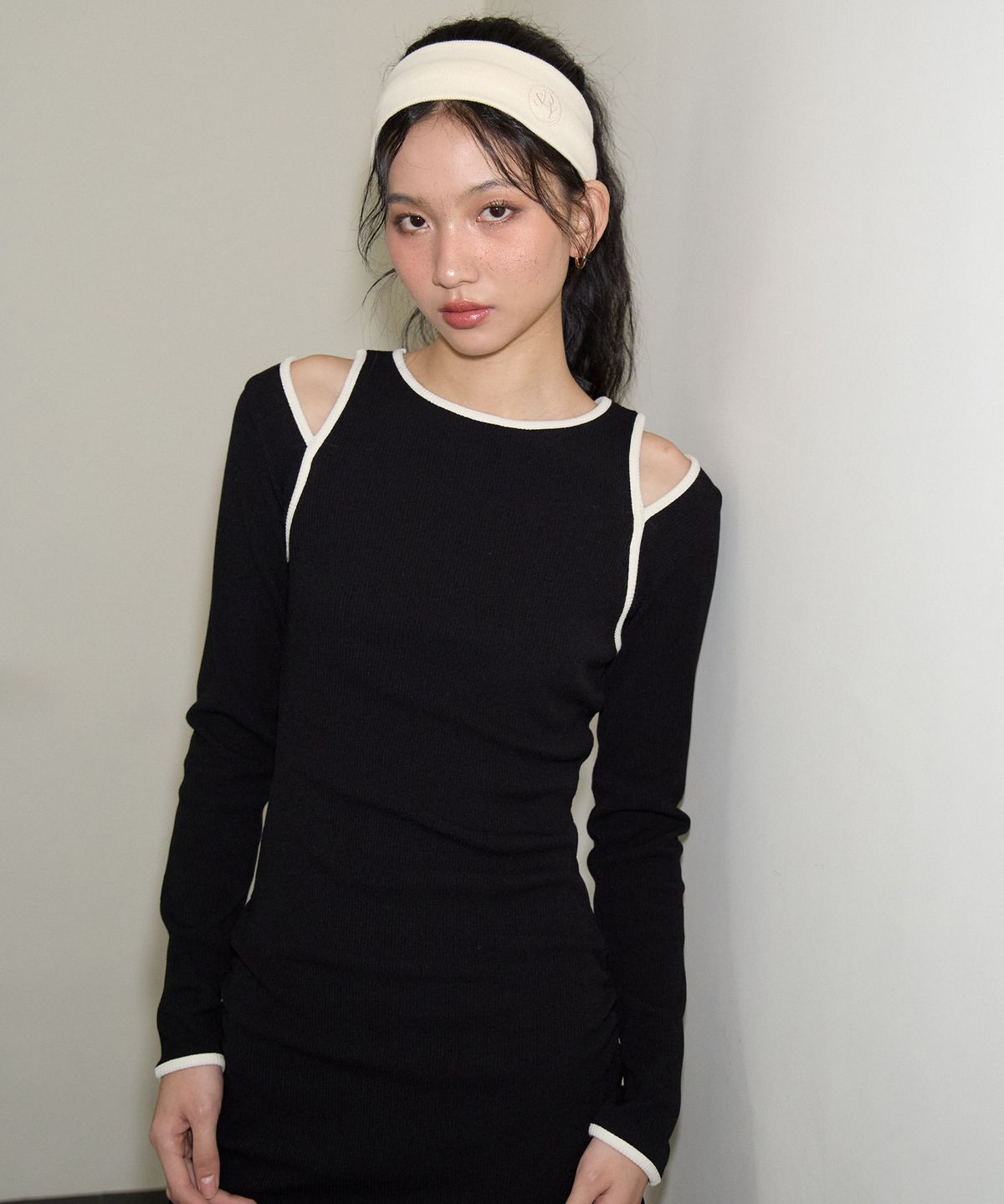 살롱 드 욘(SALON DE YOHN) Line Point Cut-Off Mini Dress_ Black