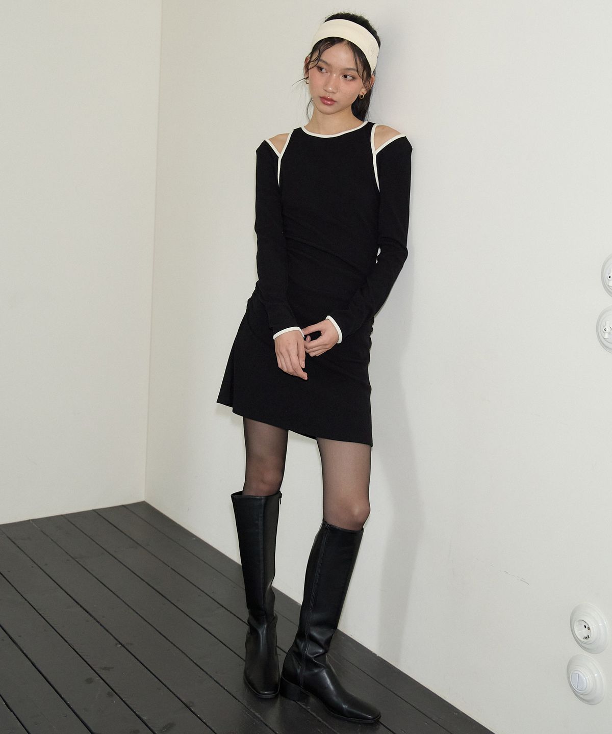 살롱 드 욘(SALON DE YOHN) Line Point Cut-Off Mini Dress_ Black