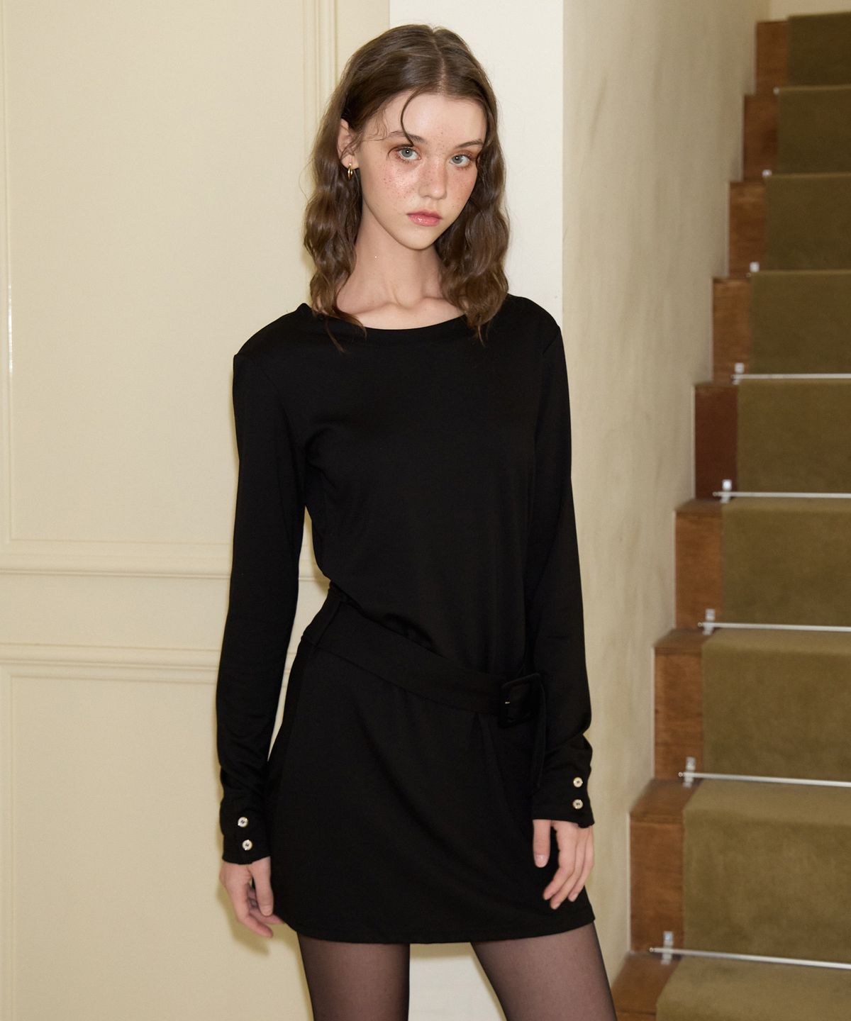 살롱 드 욘(SALON DE YOHN) Back Point Belted Mini Dress_ Black