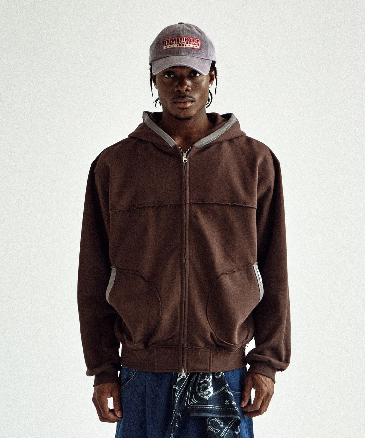더바이닐하우스(THEVINYLHOUSE) CUT-OFF HOODIE ZIP-UP BROWN
