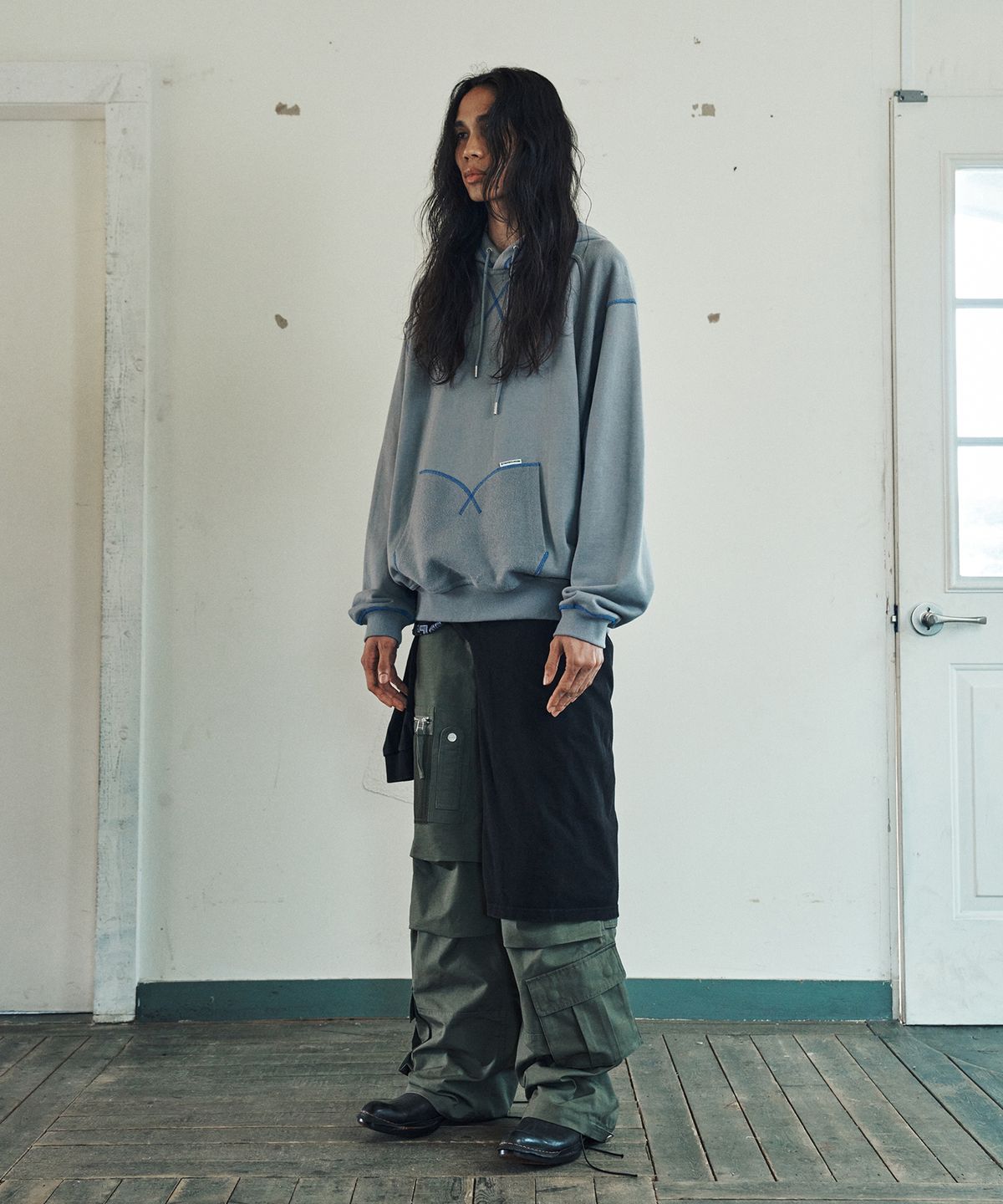더바이닐하우스(THEVINYLHOUSE) CUT-OFF HOODIE GREY
