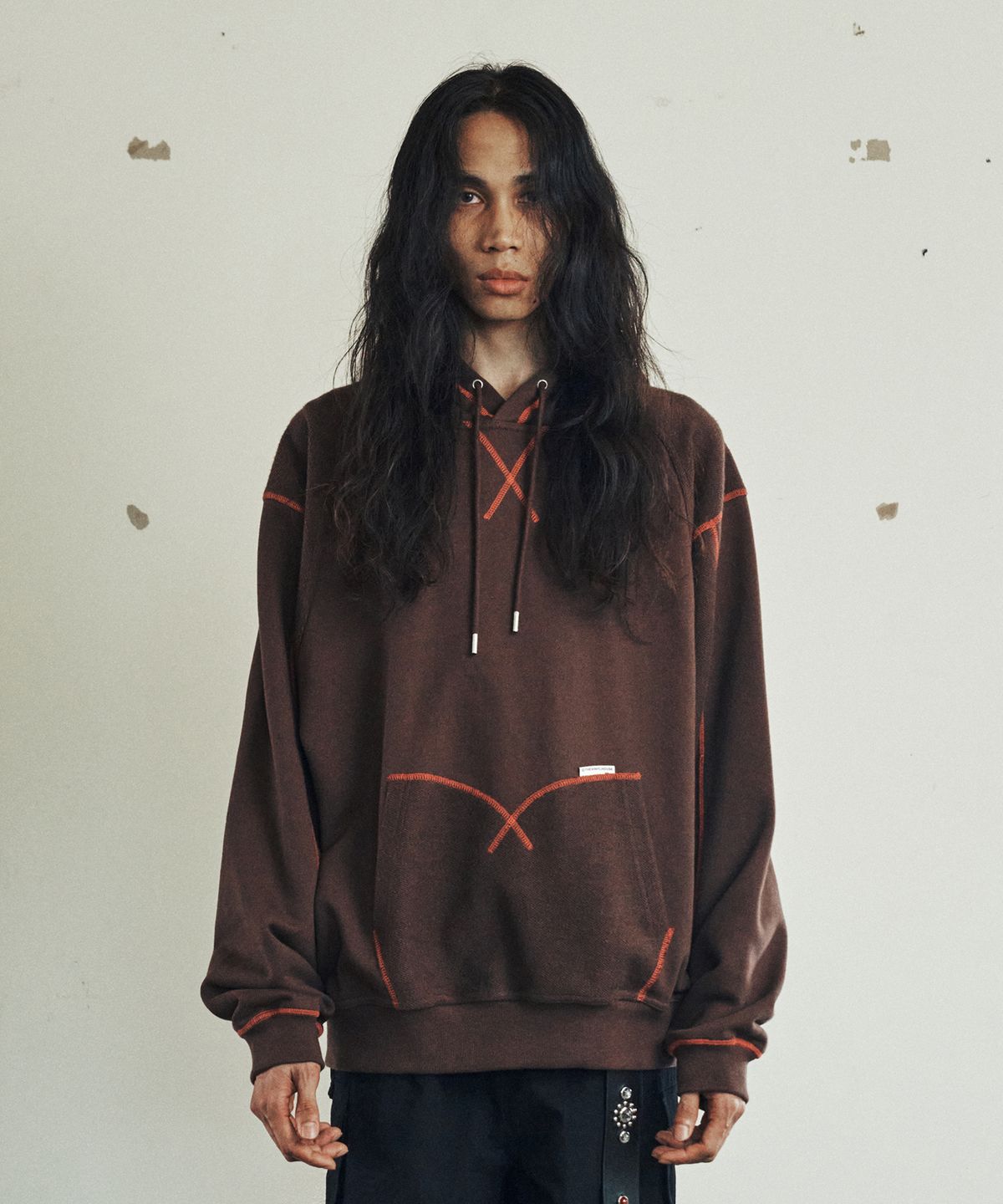 더바이닐하우스(THEVINYLHOUSE) CUT-OFF HOODIE BROWN