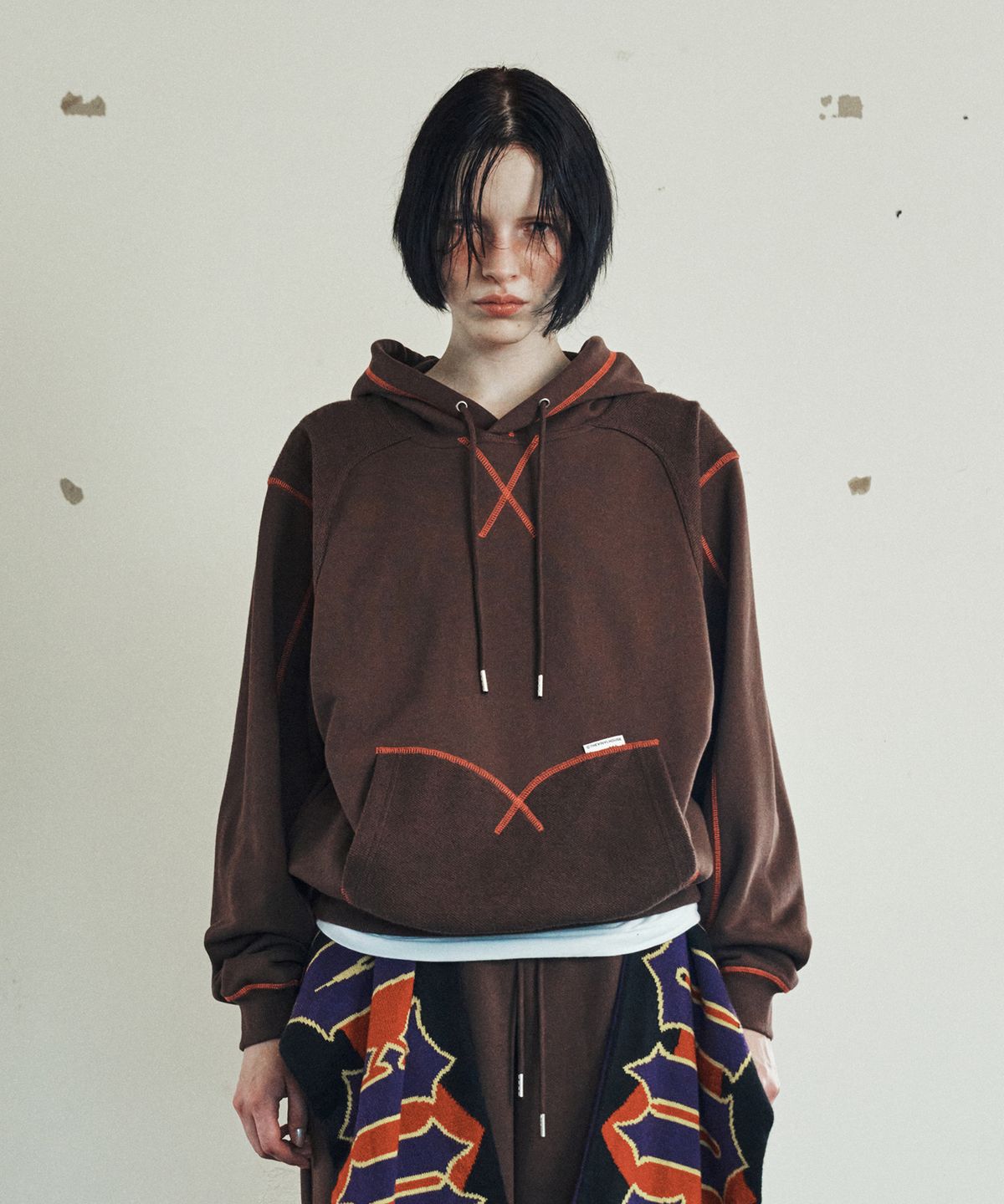 더바이닐하우스(THEVINYLHOUSE) CUT-OFF HOODIE BROWN