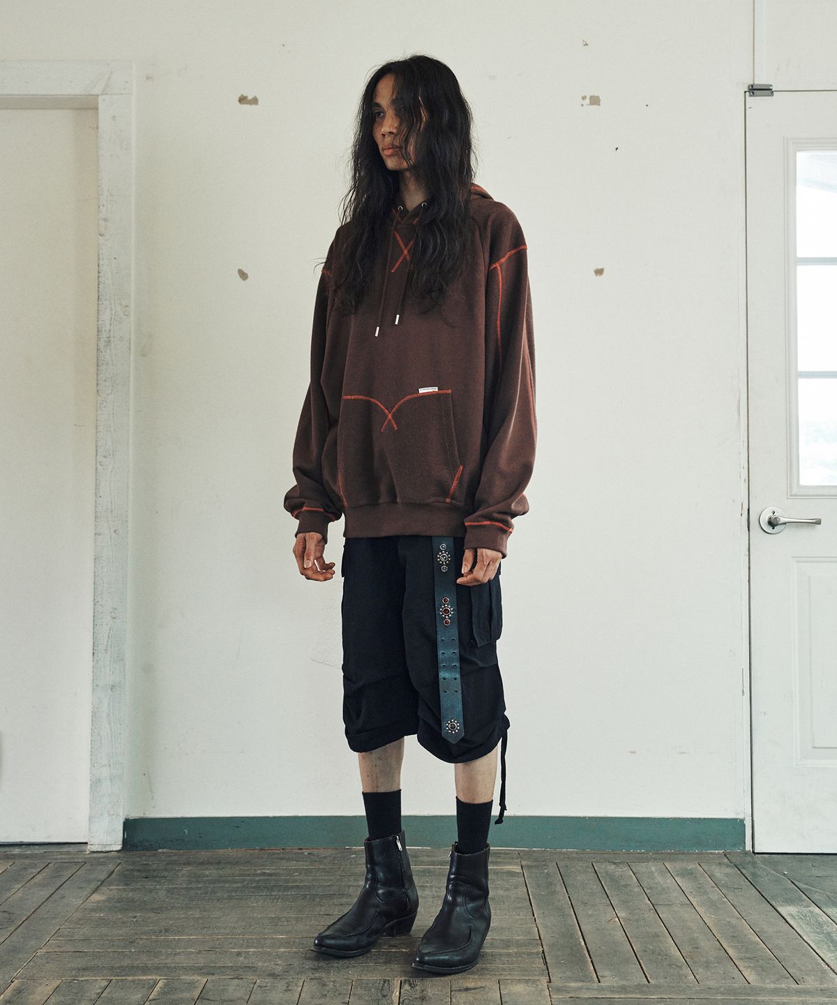 더바이닐하우스(THEVINYLHOUSE) CUT-OFF HOODIE BROWN