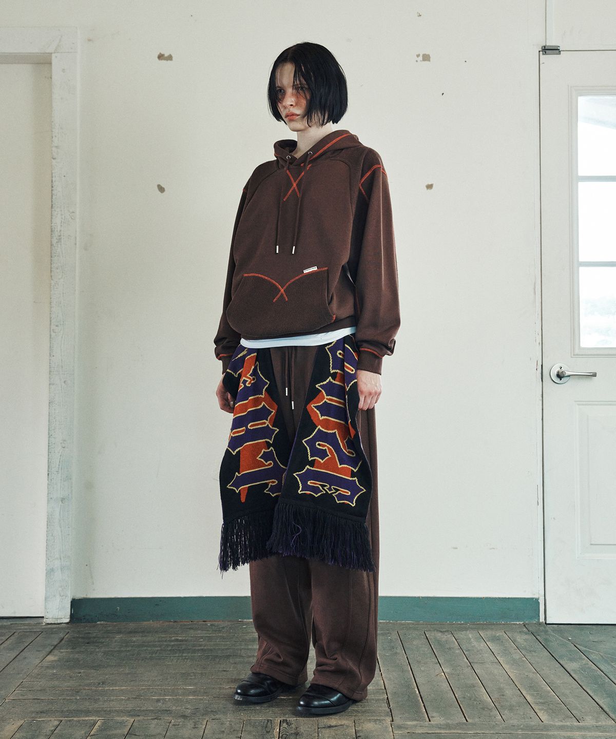 더바이닐하우스(THEVINYLHOUSE) CUT-OFF HOODIE BROWN