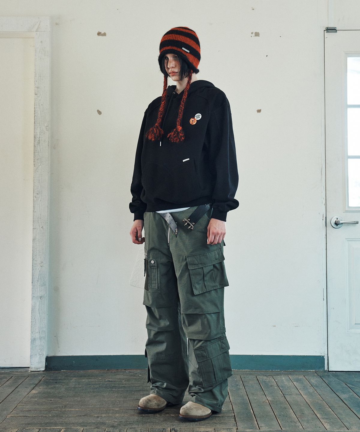 더바이닐하우스(THEVINYLHOUSE) CUT-OFF HOODIE BLACK