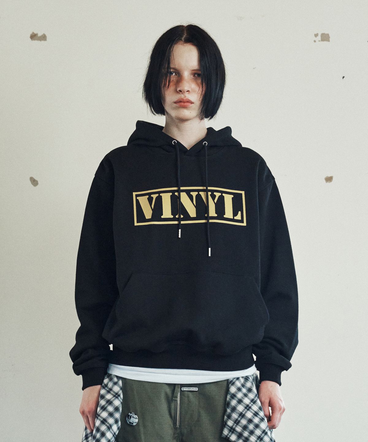 더바이닐하우스(THEVINYLHOUSE) NEW SYMBOL HOODIE BLACK