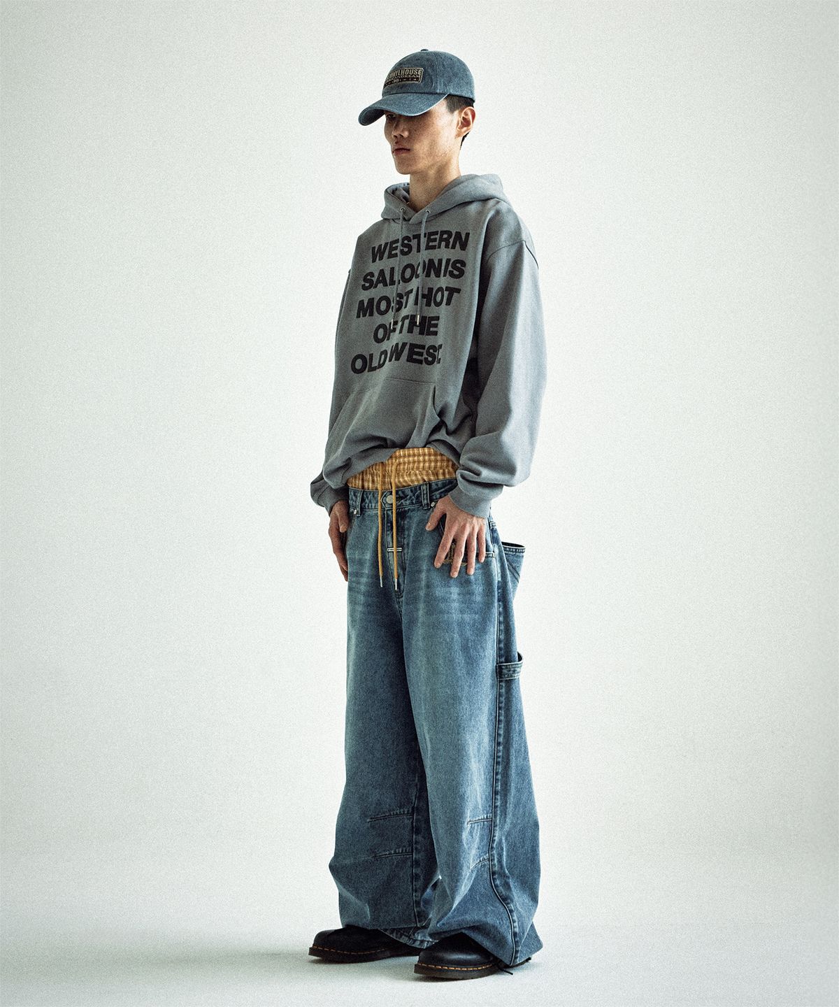 더바이닐하우스(THEVINYLHOUSE) TYPO HOODIE GREY