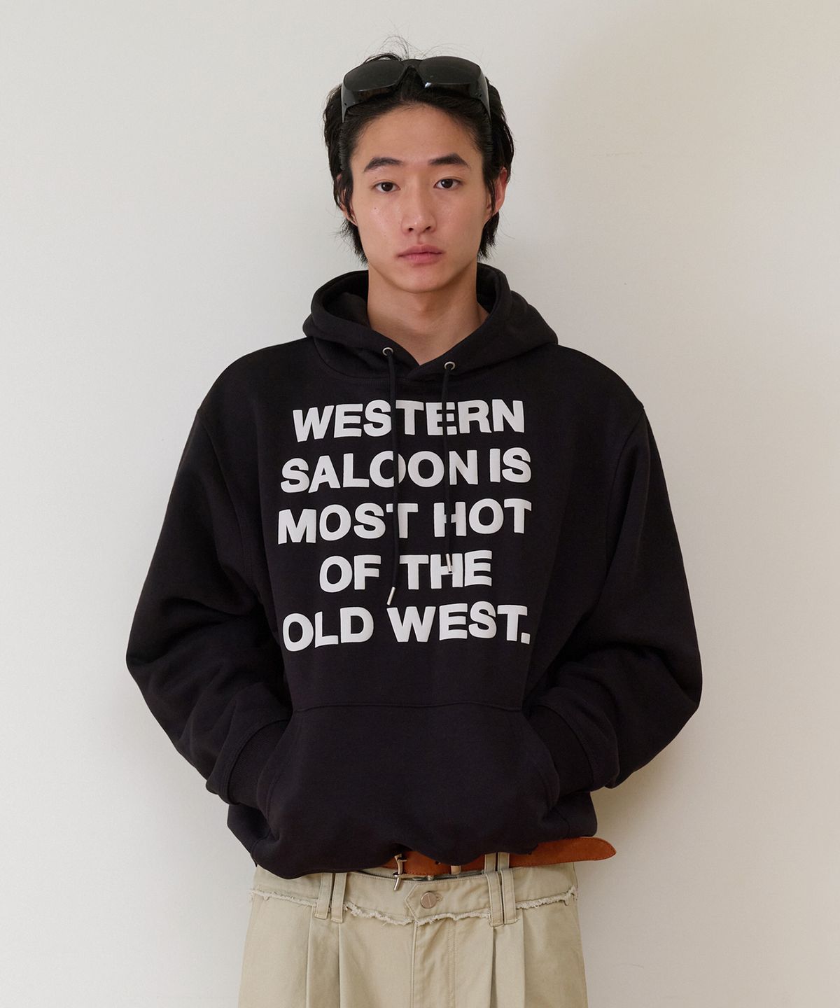 더바이닐하우스(THEVINYLHOUSE) TYPO HOODIE BLACK