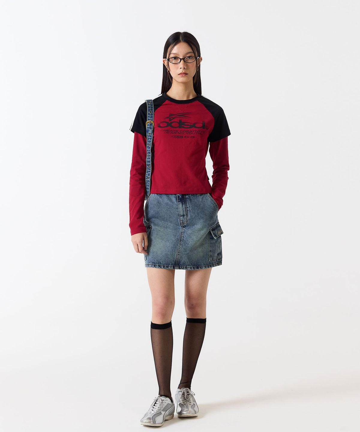 오드스튜디오(ODDSTUDIO) ODSD 래글런 트랙 세미 크롭 티셔츠 - RED / BLACK