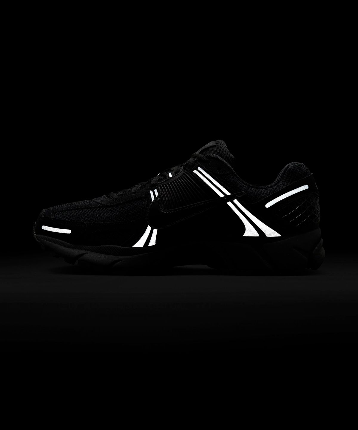 나이키(NIKE) 줌 보메로 5 M - 블랙:앤트러사이트:메탈릭 다크 그레이:블랙 / HF1553-001