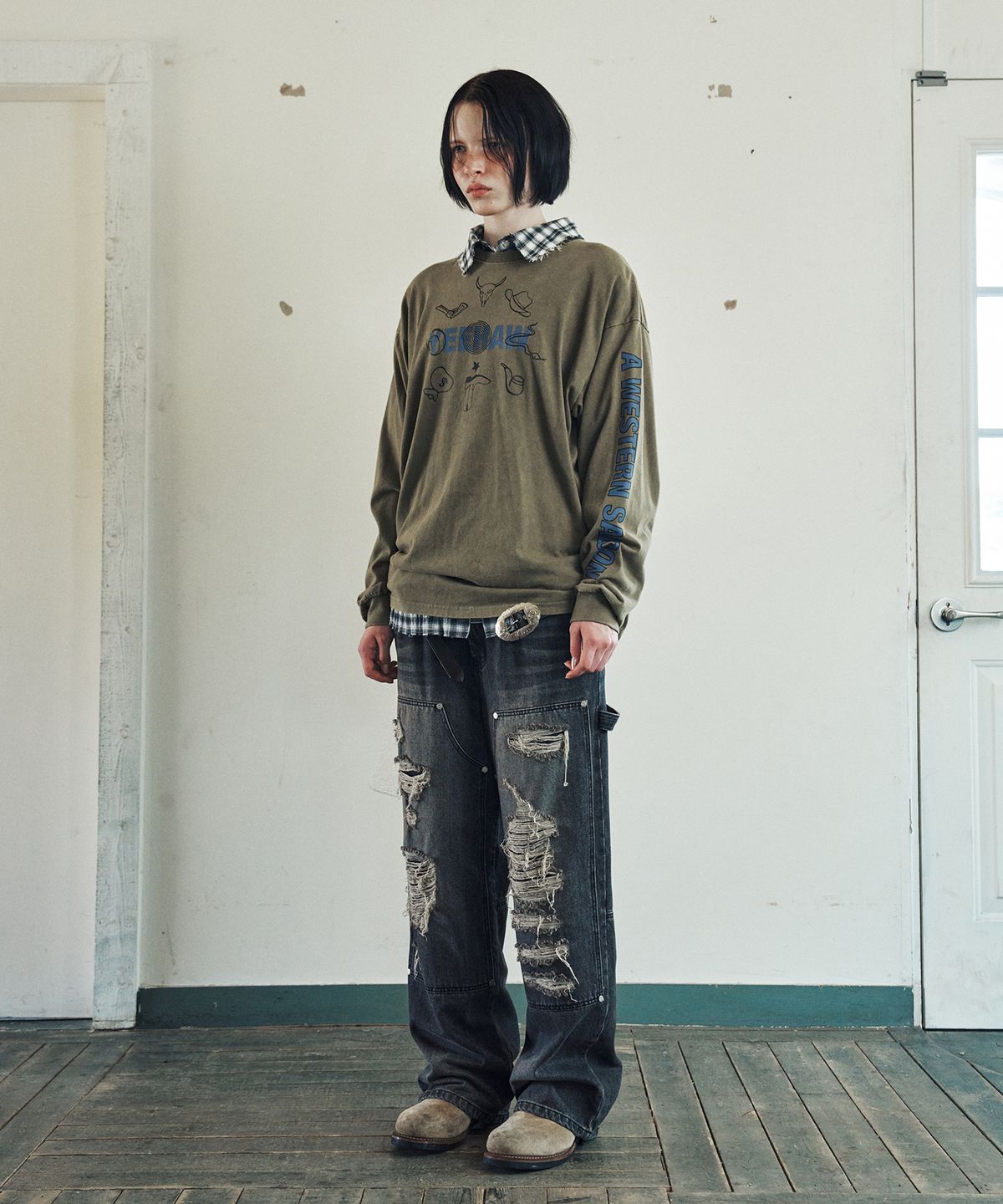 더바이닐하우스(THEVINYLHOUSE) WESTERN SALOON LS TEE OLIVE