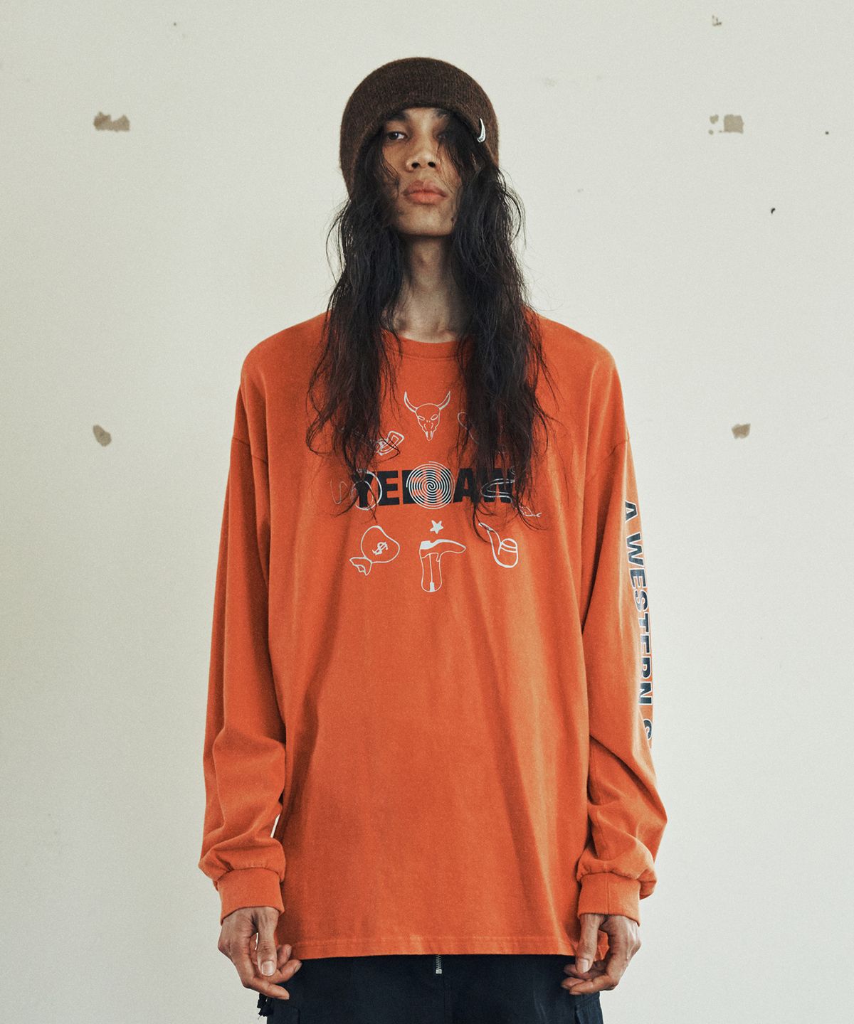 더바이닐하우스(THEVINYLHOUSE) WESTERN SALOON LS TEE ORANGE
