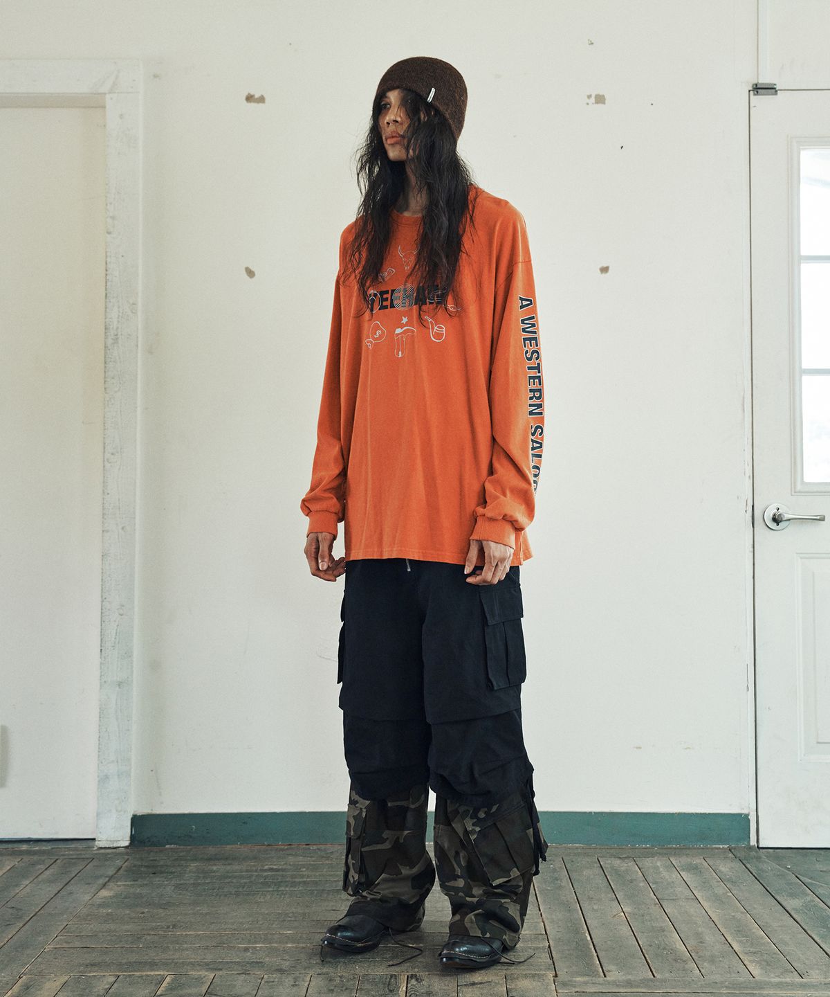 더바이닐하우스(THEVINYLHOUSE) WESTERN SALOON LS TEE ORANGE