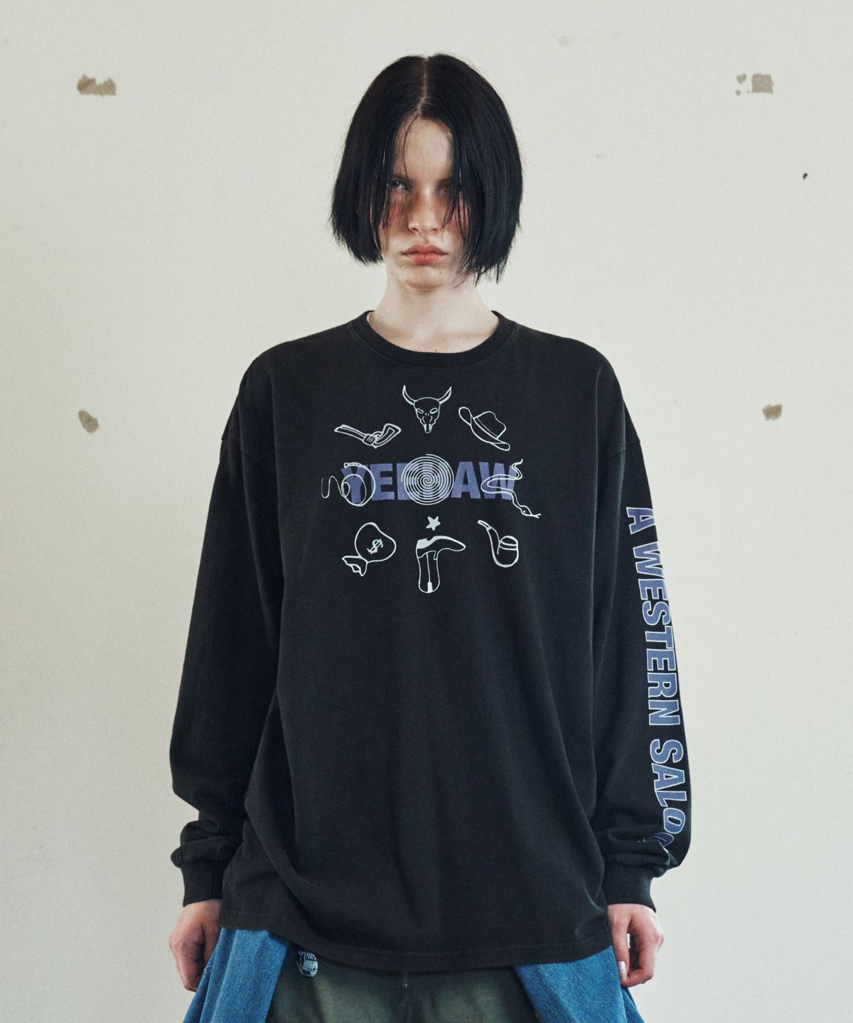 더바이닐하우스(THEVINYLHOUSE) WESTERN SALOON LS TEE BLACK