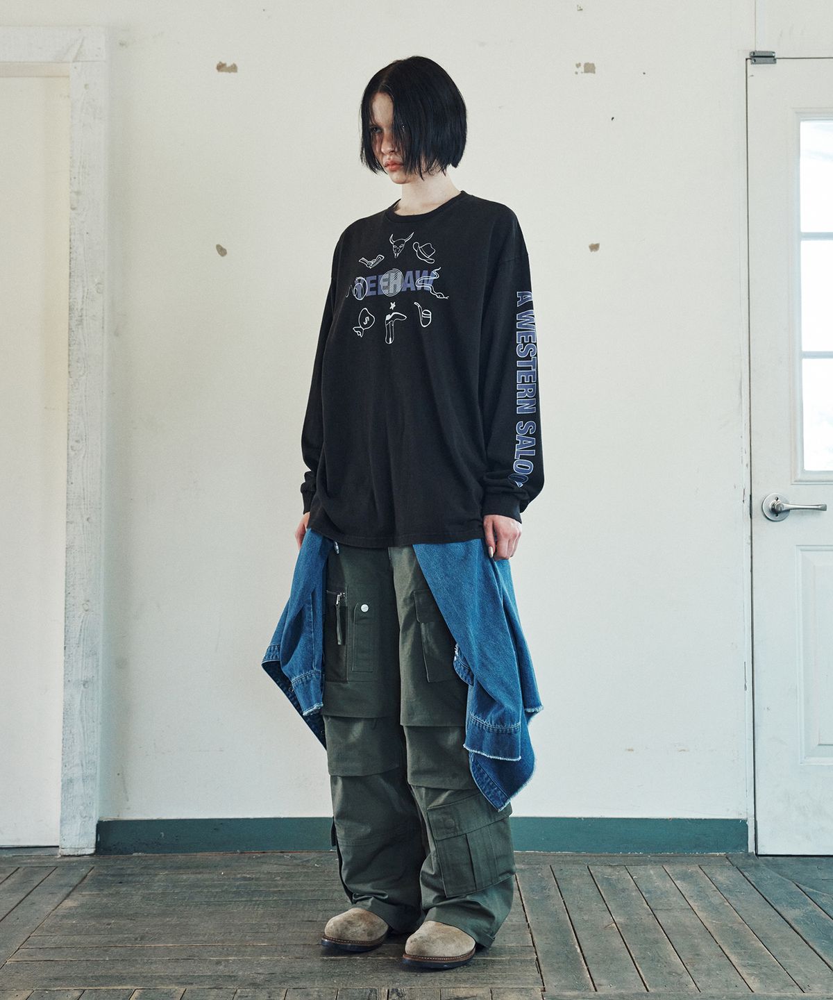 더바이닐하우스(THEVINYLHOUSE) WESTERN SALOON LS TEE BLACK