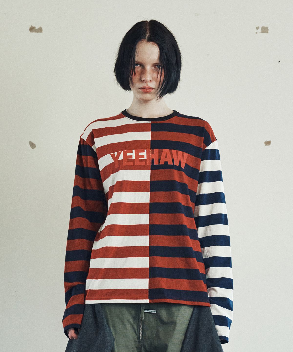 더바이닐하우스(THEVINYLHOUSE) PAINTING STRIPE LS TEE RED