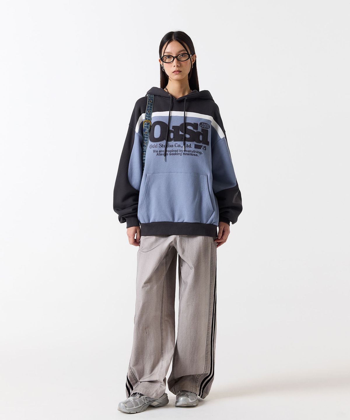 오드스튜디오(ODDSTUDIO) ODSD 컬러 블록 오버핏 후드 - DARK CHARCOAL BLUE GRAY