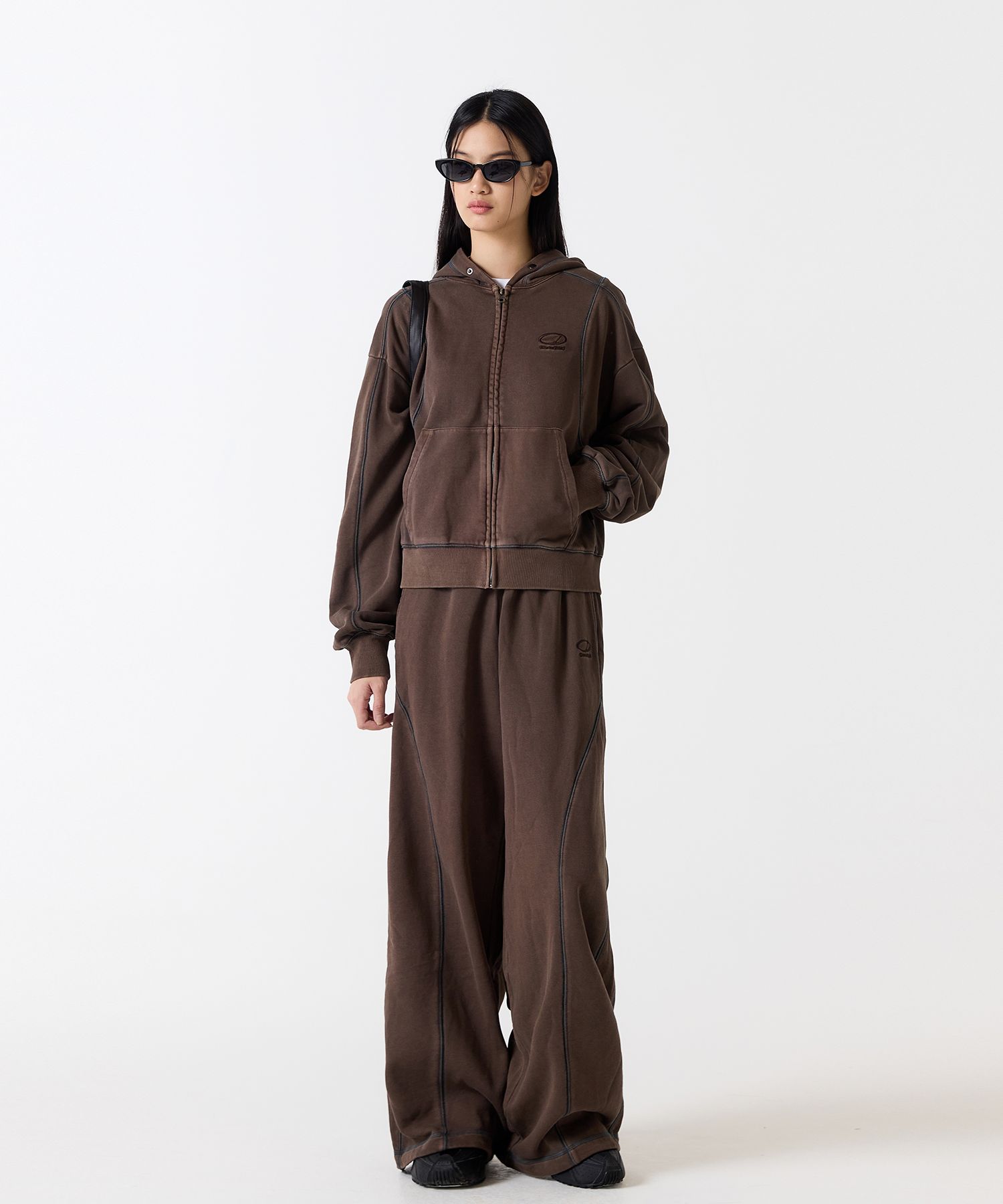 パーカー・フーディ ODD STUDIO PIGMENT COVER STITCH HOODED ZIP-UP パーカー・フーディ ODD STUDIO PIGMENT COVER STITCH HOODED